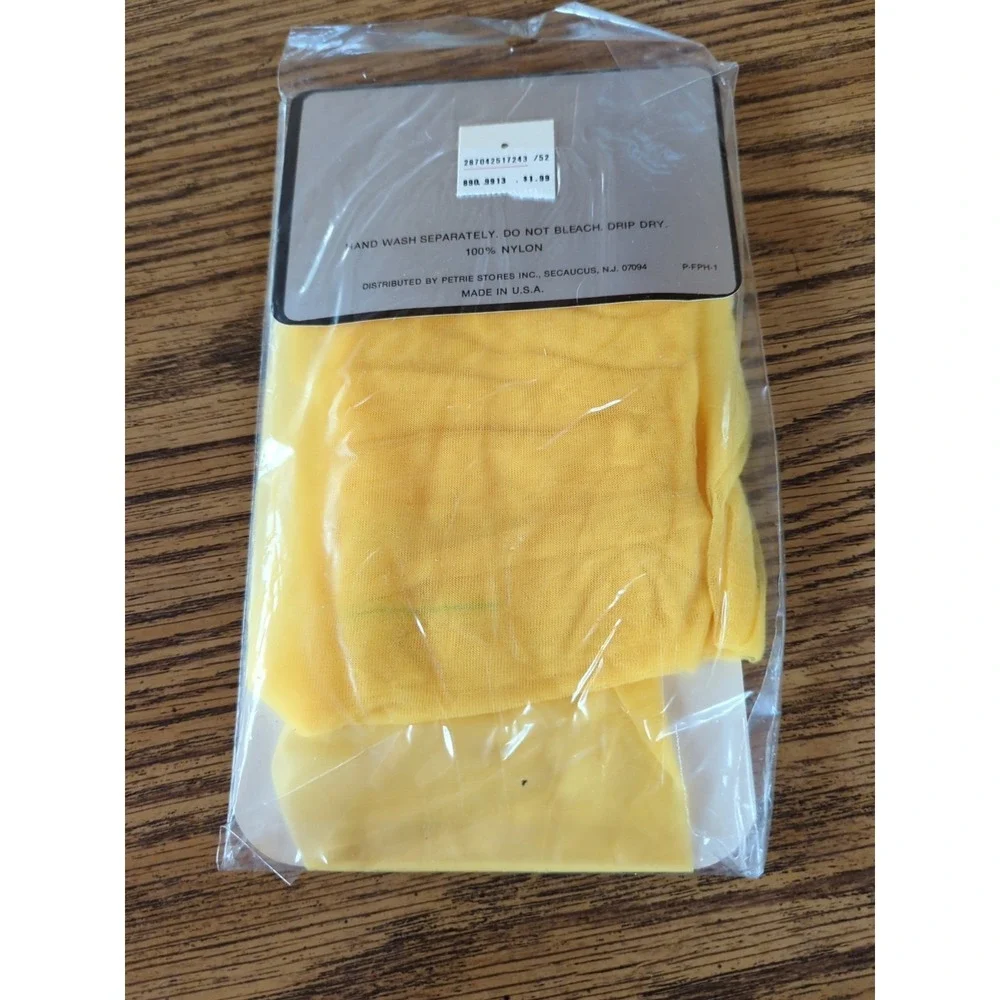 New Vintage Marianne‎ Textured Pantyhose Size B Sheer Falling Hearts Bright Gold